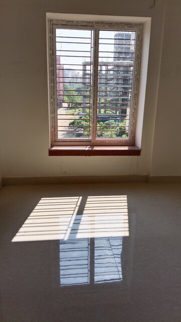 Room in 3 BHK Apartment at Kristi Villa, Chinar Park – for Sale