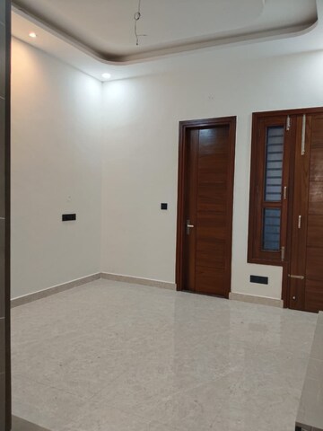 Room in 4 BHK Independent House at Vip Road – for Sale