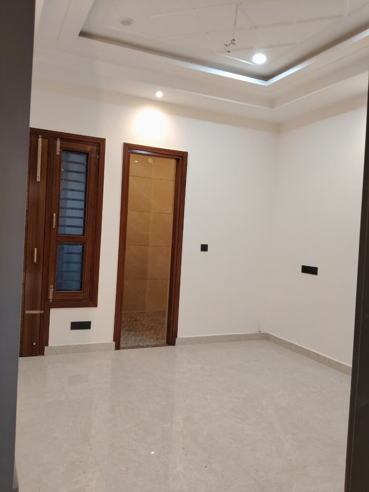 Room, vip road 4 Bedroom 150 Sq.Yd. Independent House In Vip Road Zirakpur 9433202