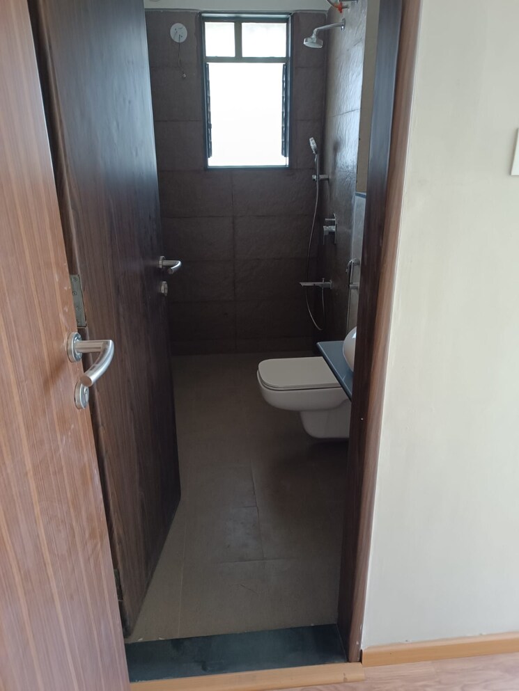 Bathroom, kohinoor-courtyard-one 3 Bedroom 1500 Sq.Ft. Apartment In Wakad Pune 9433494