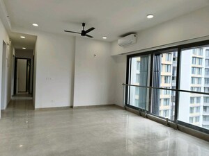 Room in 3 BHK Apartment at Bandra Kurla Complex – for Rent
