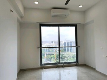 Room in 3 BHK Apartment at Bandra Kurla Complex – for Rent