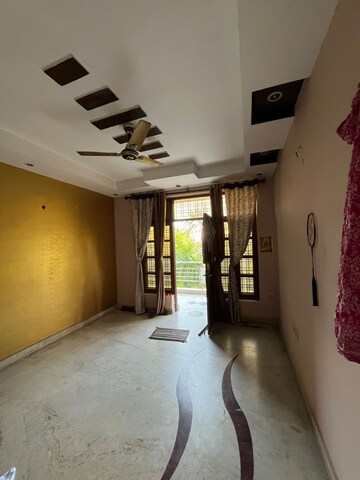 Room in 3 BHK Builder Floor at Vasundhara Sector 12 – for Rent