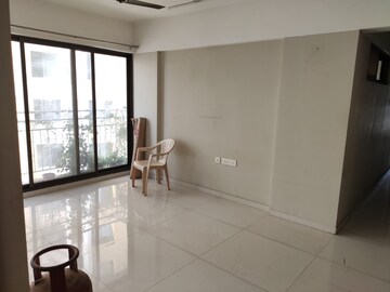 Room in 3 BHK Apartment at Kohinoor Courtyard One, Wakad – for Rent