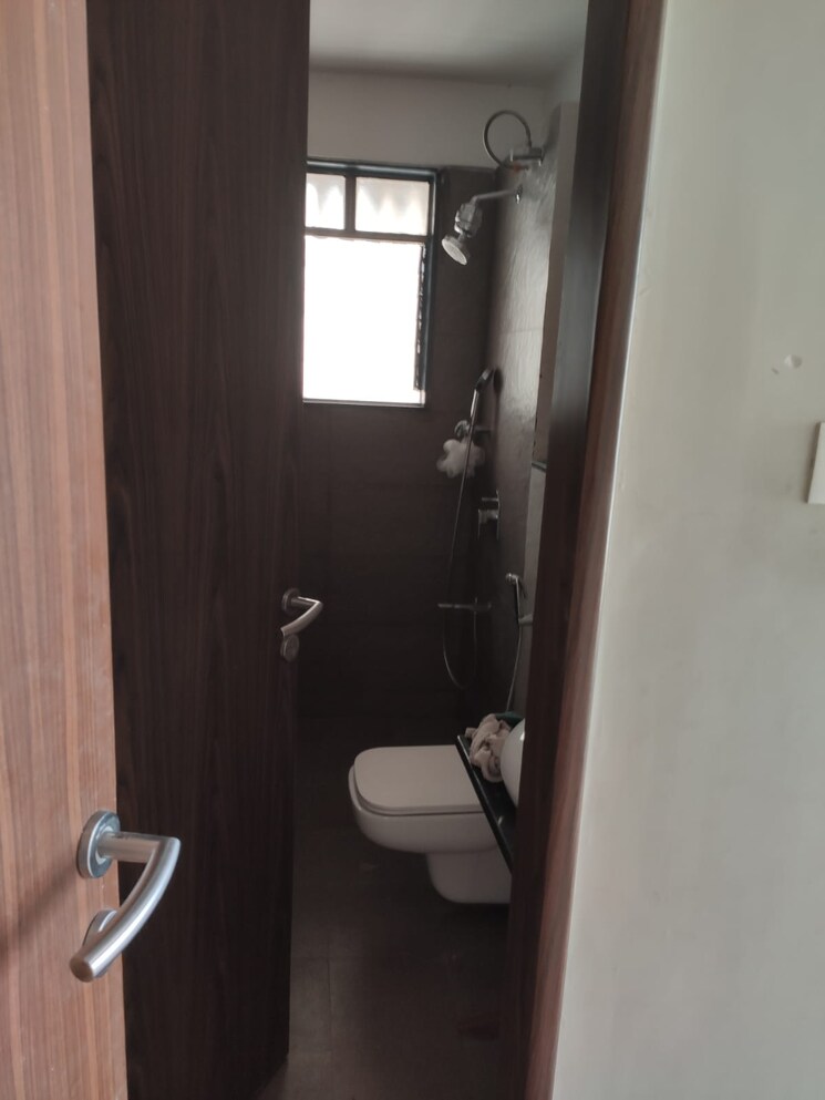Bathroom, kohinoor-courtyard-one 3 Bedroom 1500 Sq.Ft. Apartment In Wakad Pune 9433494