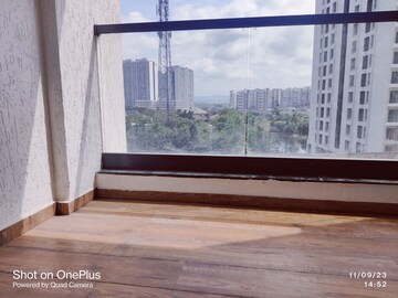 Room in 2 BHK Apartment at Majestique Towers, Kharadi – for Rent