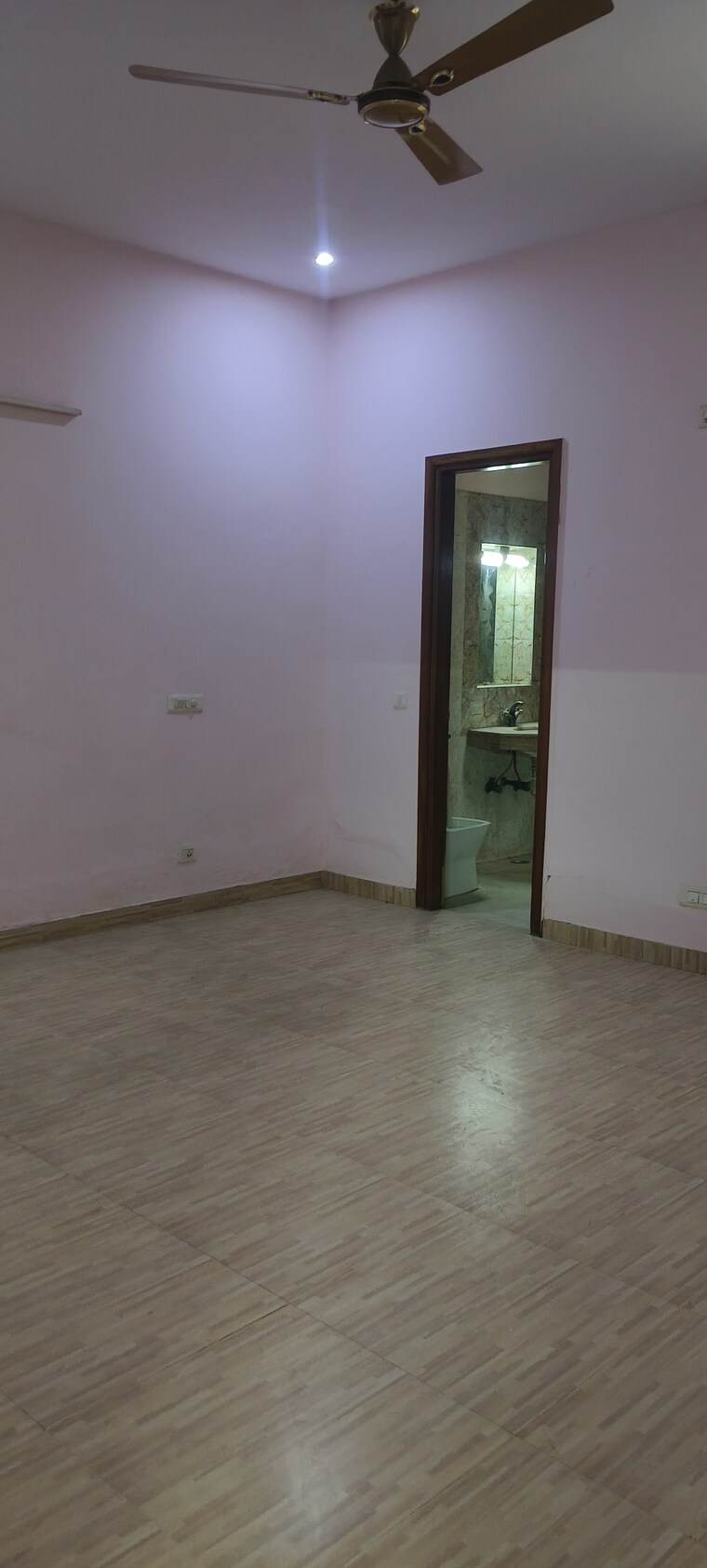 Room, rwa-apartments-sector-53 3 Bedroom 250 Sq.Mt. Villa In Sector 53 Noida 9433801