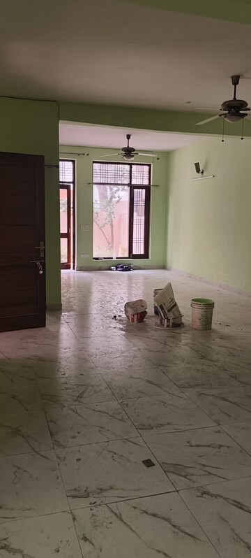 Room in 3 BHK Villa at RWA Apartments Sector 53, Sector 53 – for Rent