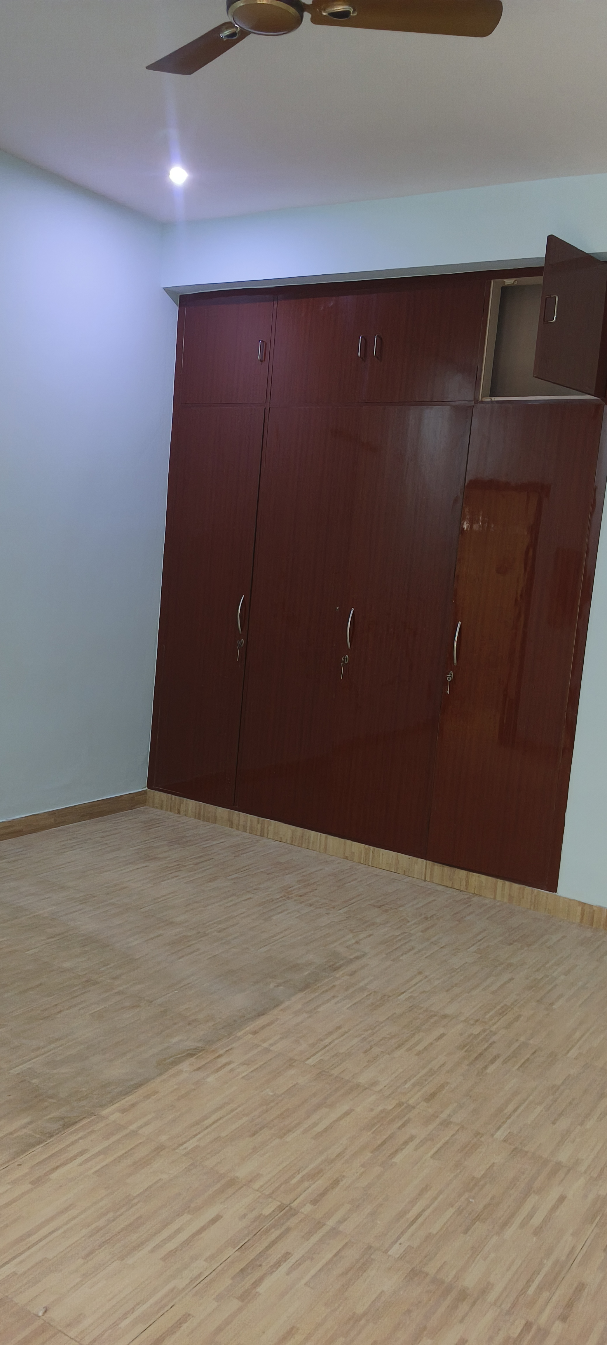 3 BHK + Extra Room 250 Sq.Mt. Villa in RWA Apartments Sector 53