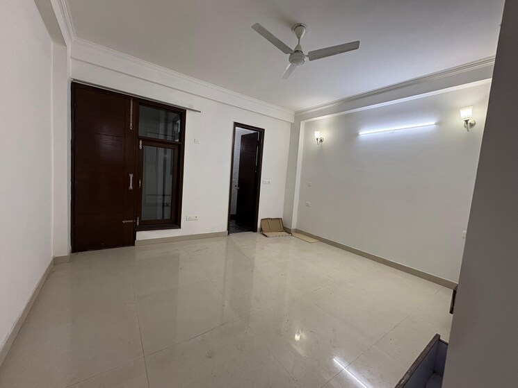 Room, saket 3 Bedroom 1400 Sq.Ft. Builder Floor In Saket Delhi 9433799