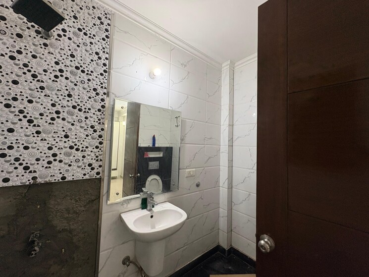 Bathroom, saket 3 Bedroom 1400 Sq.Ft. Builder Floor In Saket Delhi 9433799