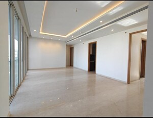 Room in 3 BHK Apartment at Bandra Kurla Complex – for Rent