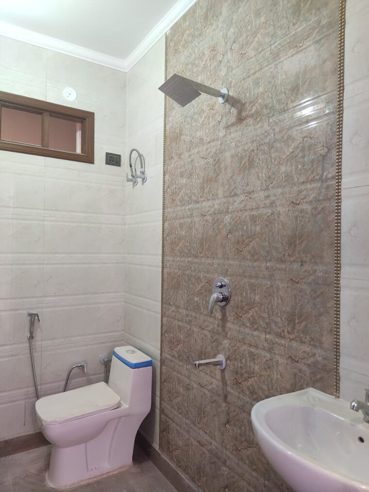 Bathroom, govindpuri 3 Bedroom 900 Sq.Ft. Builder Floor In Govindpuri Delhi 9433821