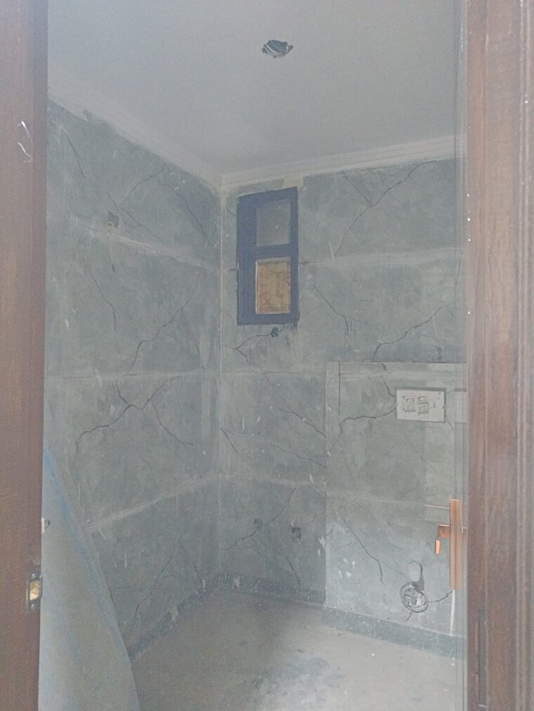 Bathroom, govindpuri 3 Bedroom 900 Sq.Ft. Builder Floor In Govindpuri Delhi 9433821
