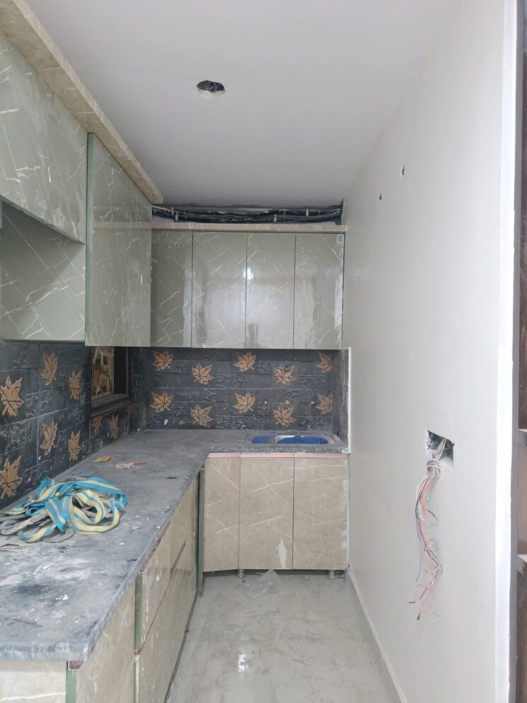 Kitchen, govindpuri 3 Bedroom 900 Sq.Ft. Builder Floor In Govindpuri Delhi 9433821