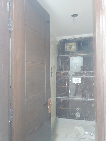 Furnished Amenities in 3 BHK Builder Floor at Govindpuri – for Sale