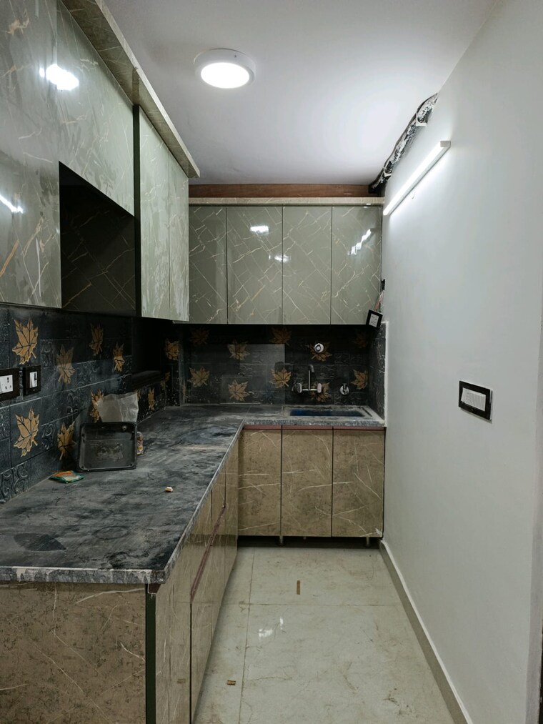 Kitchen, govindpuri 3 Bedroom 900 Sq.Ft. Builder Floor In Govindpuri Delhi 9433821