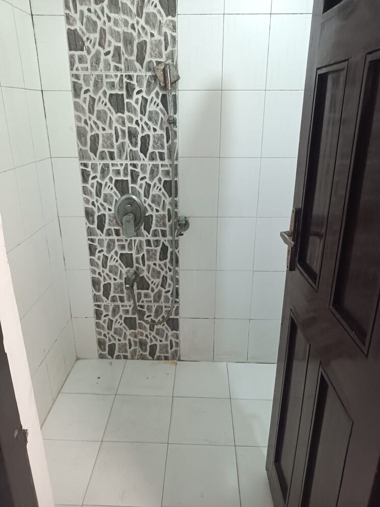 Bathroom, yojna vihar 2 Bedroom 1400 Sq.Ft. Builder Floor In Yojna Vihar Delhi 9434017