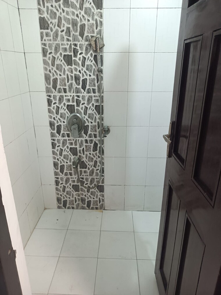 Bathroom, yojna vihar 2 Bedroom 1400 Sq.Ft. Builder Floor In Yojna Vihar Delhi 9434017