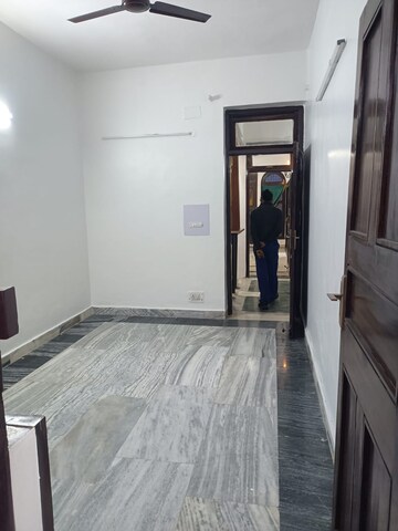 Room in 2 BHK Builder Floor at Yojna Vihar – for Rent