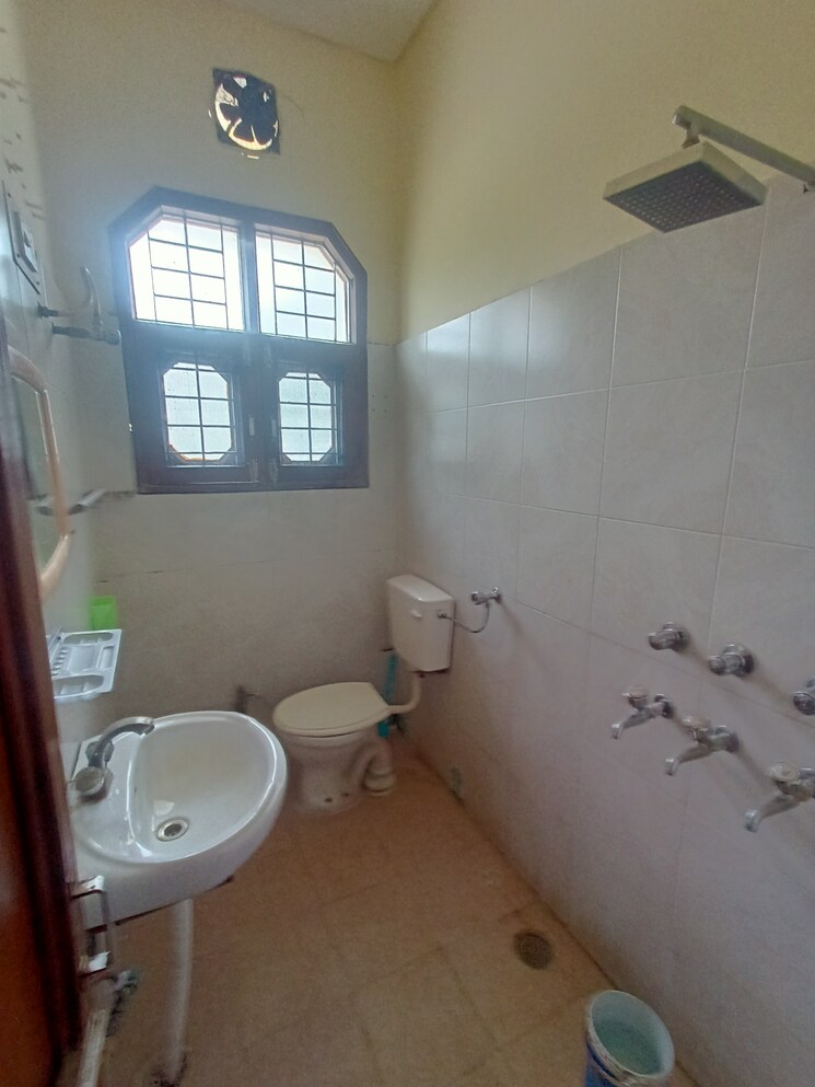 Bathroom, sector 15 3 Bedroom 1750 Sq.Ft. Independent House In Sector 15 Panchkula 9433807
