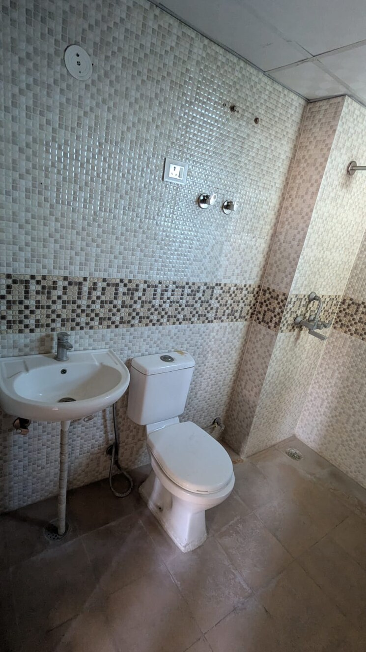 Bathroom, mgi-gharaunda 2 Bedroom 800 Sq.Ft. Apartment In Raj Nagar Extension Ghaziabad 9433955