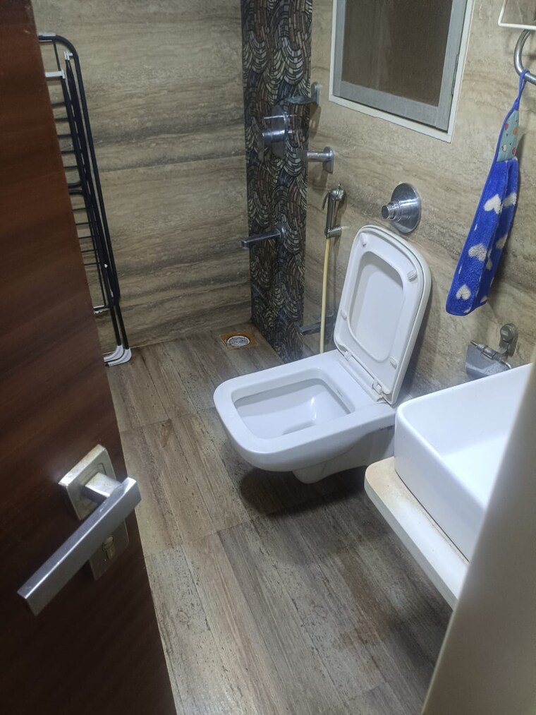 Bathroom, romell-umiya-grandeur 2 Bedroom 1150 Sq.Ft. Apartment In Goregaon East Mumbai 9434099