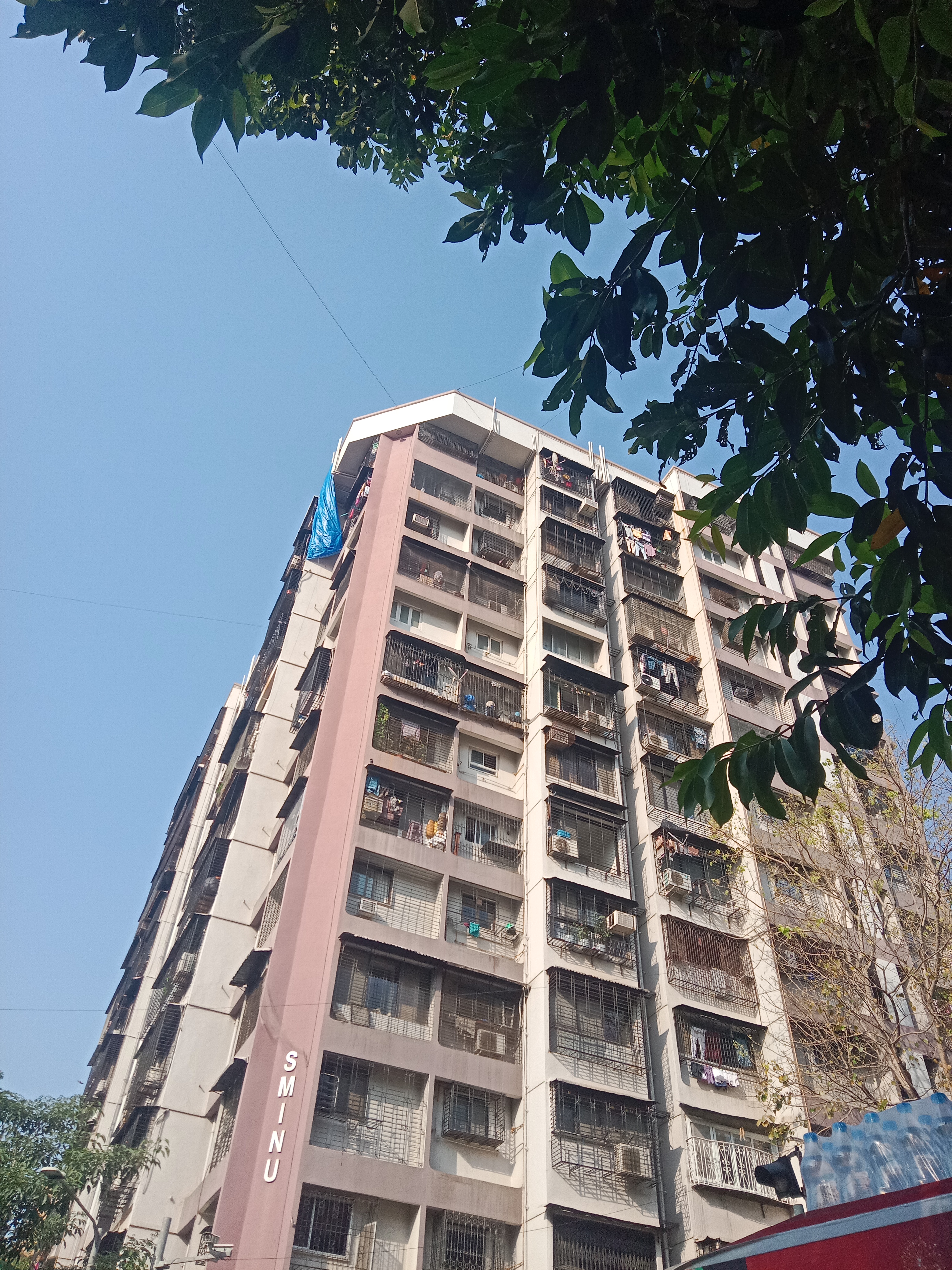 2 BHK 700 Sq.Ft. Apartment in Sminu Towers