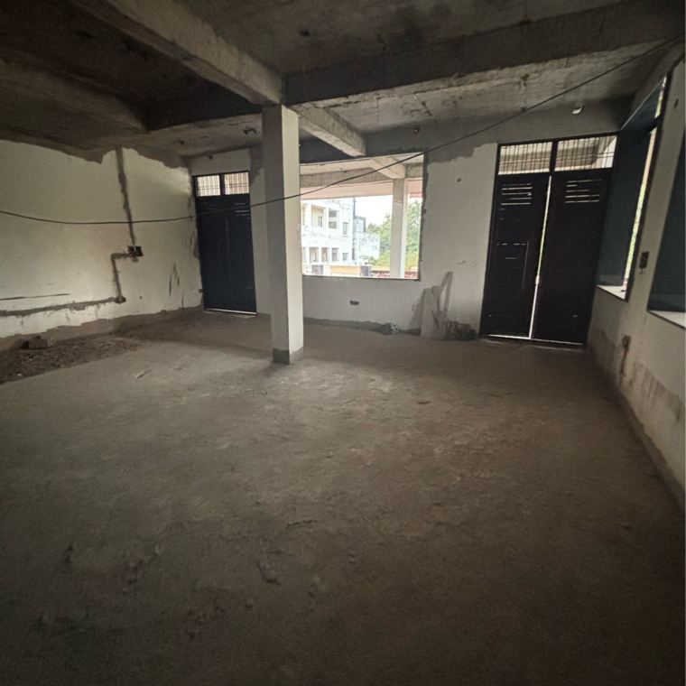  Parking, gomti nagar Commercial Office Space 1650 Sq.Ft. In Gomti Nagar Lucknow 9434442