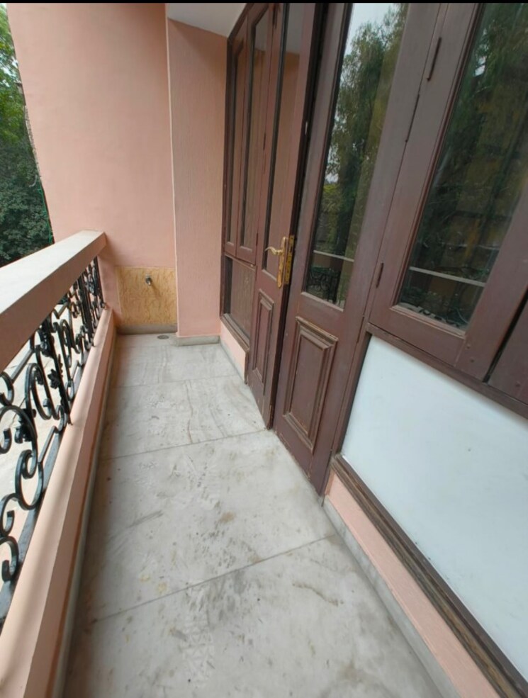 Balcony, kalkaji 3.5 Bedroom 1850 Sq.Ft. Builder Floor In Kalkaji Delhi 9434488