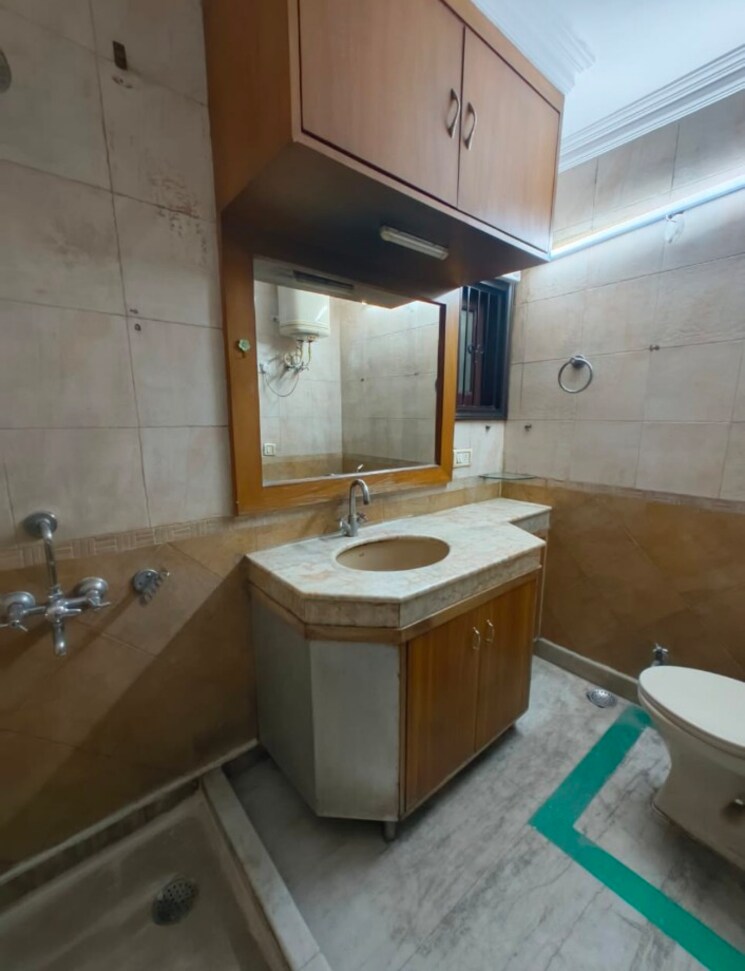 Bathroom, kalkaji 3.5 Bedroom 1850 Sq.Ft. Builder Floor In Kalkaji Delhi 9434488