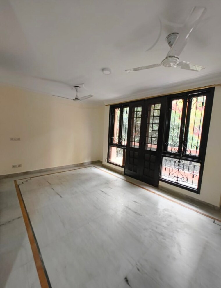 Room, kalkaji 3.5 Bedroom 1850 Sq.Ft. Builder Floor In Kalkaji Delhi 9434488