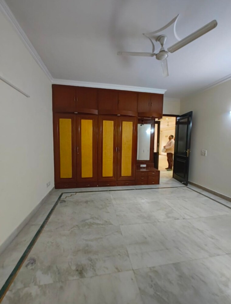 Room, kalkaji 3.5 Bedroom 1800 Sq.Ft. Builder Floor In Kalkaji Delhi 9434503