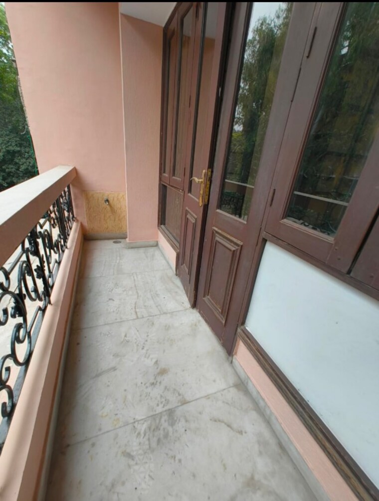 Balcony, kalkaji 3.5 Bedroom 1900 Sq.Ft. Builder Floor In Kalkaji Delhi 9434528