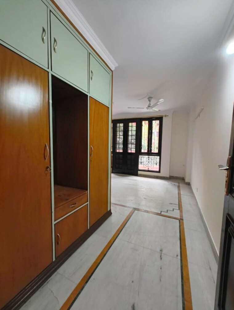 Room, kalkaji 3.5 Bedroom 1900 Sq.Ft. Builder Floor In Kalkaji Delhi 9434528