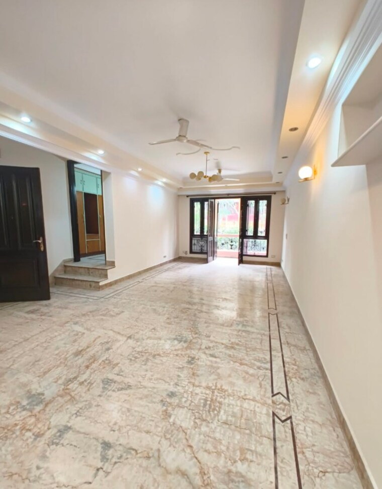 Room, kalkaji 3.5 Bedroom 1900 Sq.Ft. Builder Floor In Kalkaji Delhi 9434528