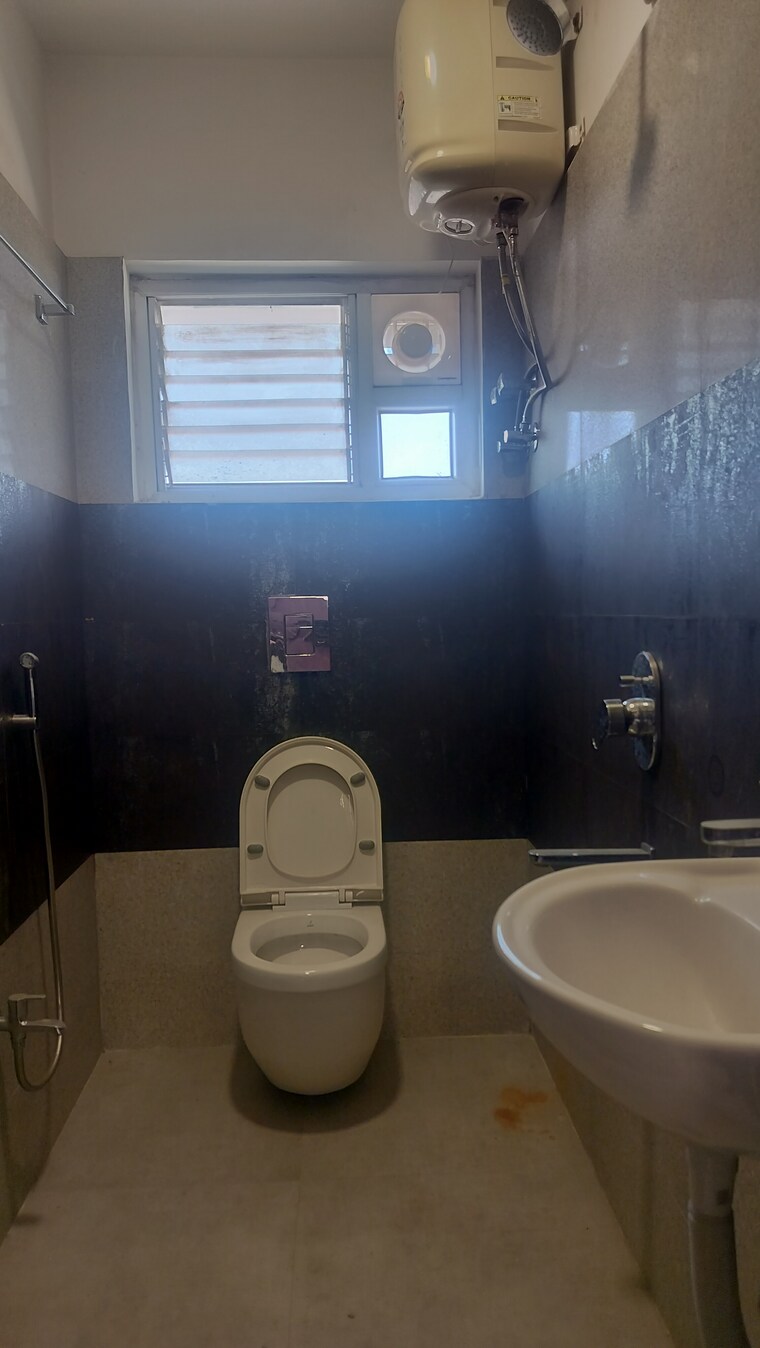 Bathroom, jubilee hills 3 Bedroom 1910 Sq.Ft. Apartment In Jubilee Hills Hyderabad 9434544