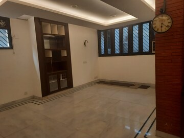 Room in 4 BHK Apartment at Saket – for Rent