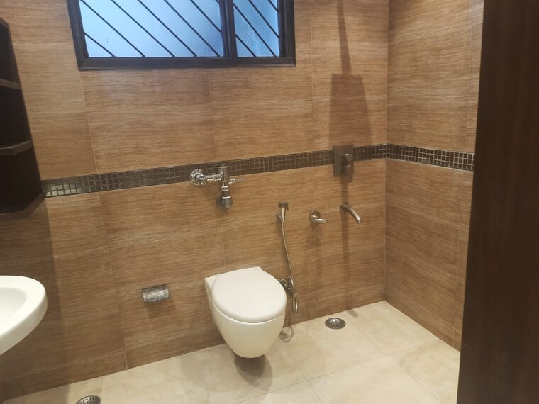 Bathroom, saket 4 Bedroom 4000 Sq.Ft. Apartment In Saket Delhi 9434533
