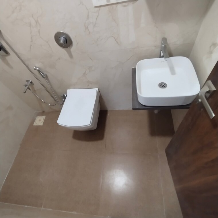 Bathroom, andheri west 2 Bedroom 700 Sq.Ft. Apartment In Andheri West Mumbai 9434587