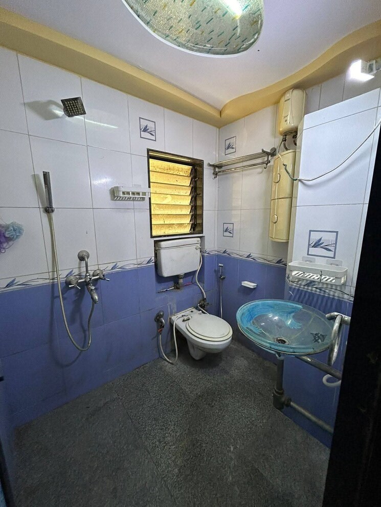 Team Area, andheri west 2 Bedroom 700 Sq.Ft. Apartment In Andheri West Mumbai 9434593