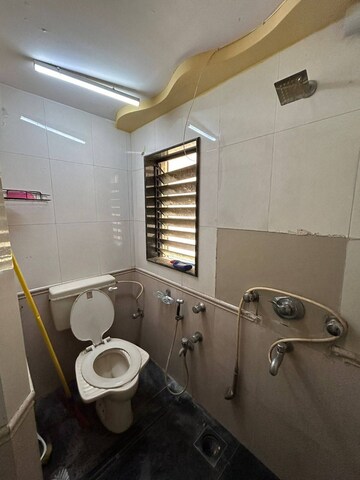 Team Area in 2 BHK Apartment at Andheri West – for Rent