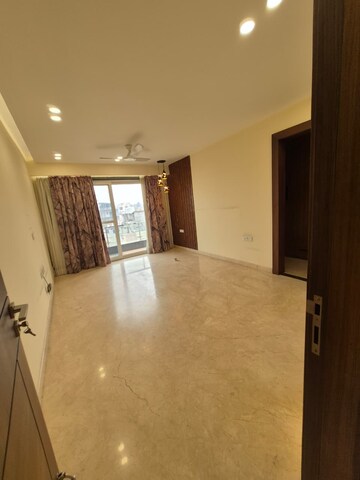 Room in 4 BHK Builder Floor at Craft Destination 43, Sector 43 – for Rent