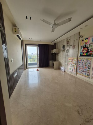 Room in 4 BHK Builder Floor at Craft Destination 43, Sector 43 – for Rent