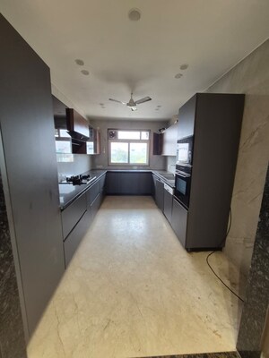 Building Lobby in 4 BHK Builder Floor at Craft Destination 43, Sector 43 – for Rent