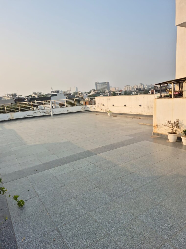  Parking, craft-destination-43 4 Bedroom 300 Sq.Yd. Builder Floor In Sector 43 Gurgaon 9434629