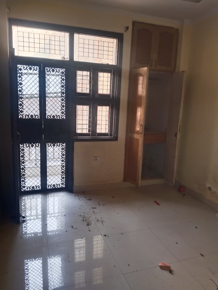 Room, dwarka mor 4 Bedroom 1350 Sq.Ft. Builder Floor In Dwarka Mor Delhi 9434641