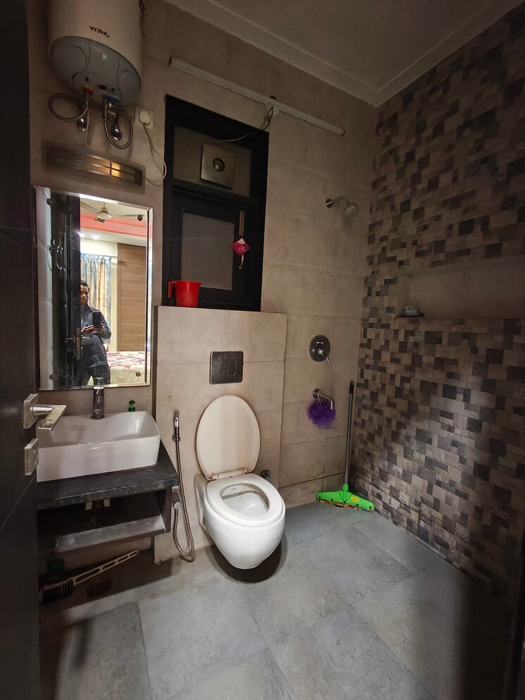 Bathroom, ansal-sushant-apartments 3 Bedroom 215 Sq.Yd. Builder Floor In Sushant Lok I Gurgaon 9434642