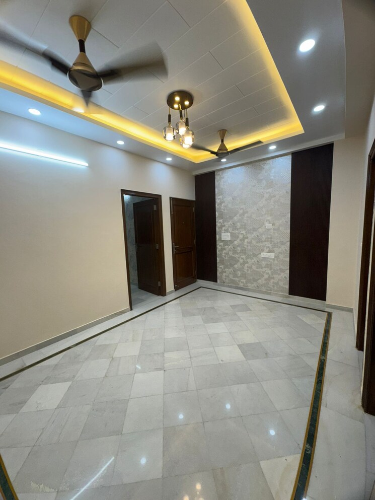 Room, khirki extension 2 Bedroom 900 Sq.Ft. Apartment In Khirki Extension Delhi 9434643