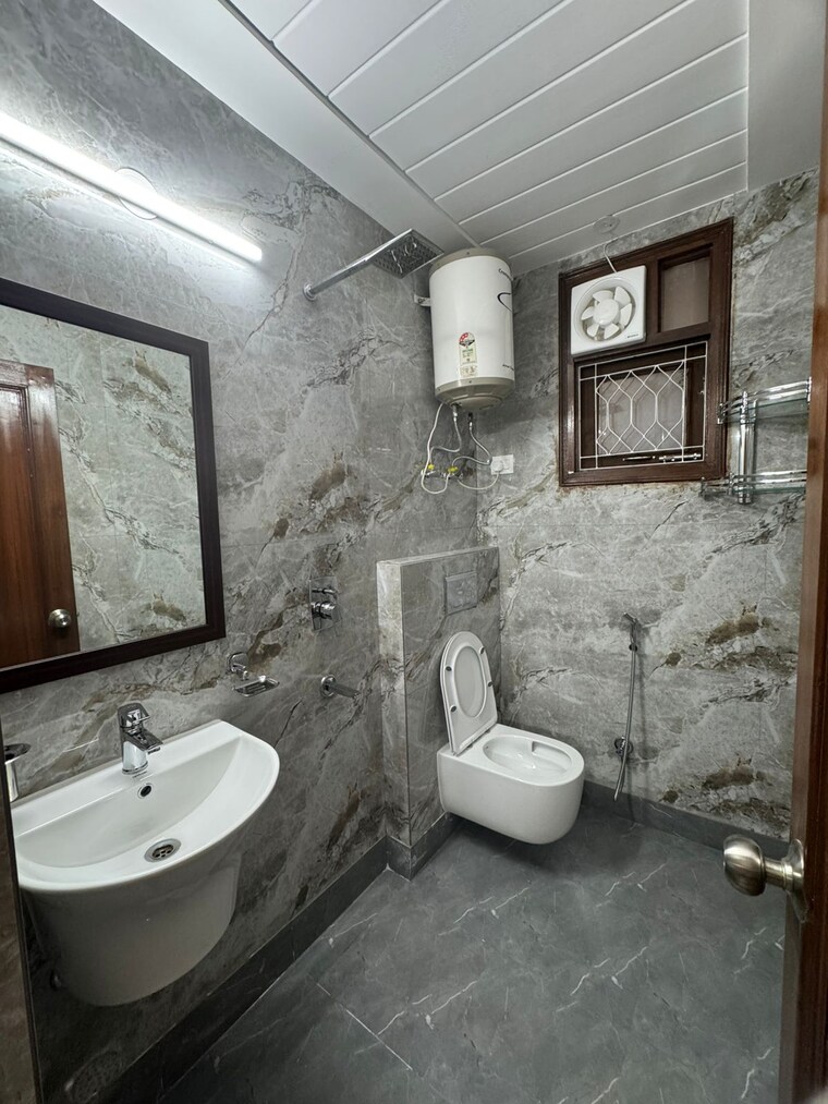 Bathroom, khirki extension 2 Bedroom 900 Sq.Ft. Apartment In Khirki Extension Delhi 9434643